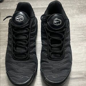 Nike AIR MAX PLUS all black